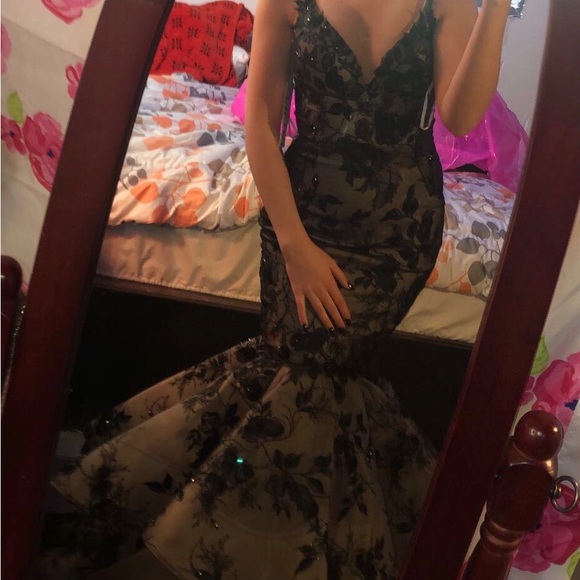 Ellie Wilde prom dress - Picture 4 of 4